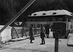 Funkcjonariusze słowackiej i niemieckiej straży granicznej – granica Generalnego Gubernatorstwa ze Słowacją (1940)
