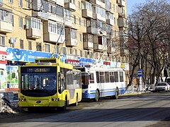 Тролейбуси на вулиці Руська біля автовокзалу (січень 2015 року)