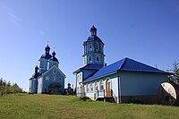 Новий мурований храм біля дерев'яної церкви Св. Дмитра 1883 с. Привороки