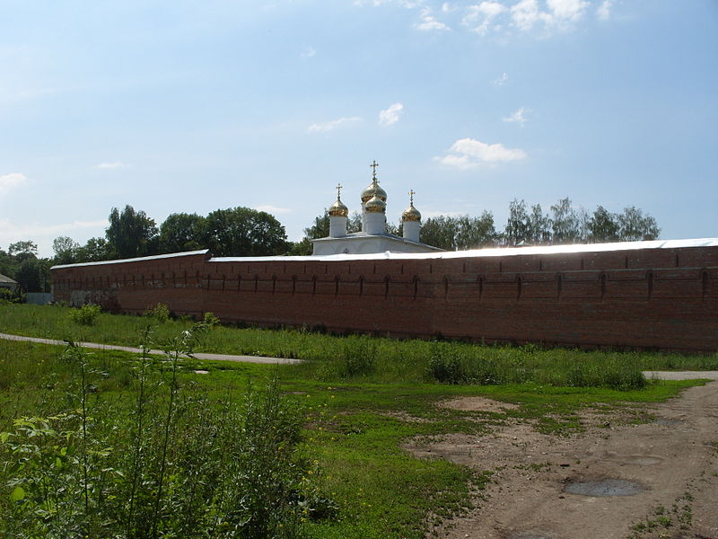 File:Стена Троицкого монастыря.JPG