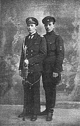 С. А. Шрамченко и Б. Гловацкий, чиновник морской пехоты УДФ, 1919 г.