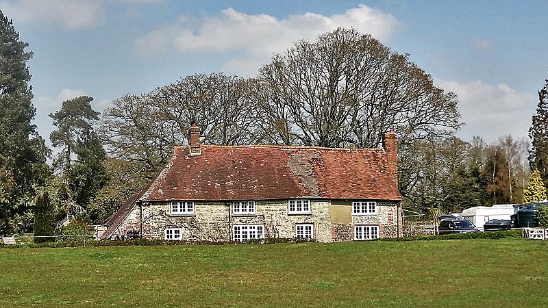 File:-2021-04-21 Bridge cottages, Greatham Bridge, Coldwaltham, East Sussex.jpg