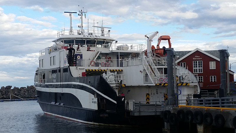 File:02 – MV Kvaløy (IMOː 9588794) docked in the harbour of Ona on October 1, 2017.jpg