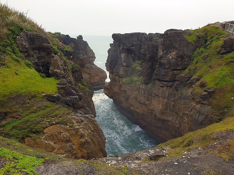 File:2019-01-10 105753 Pancake Rocks anagoria.jpg