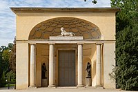 77. Platz: Steffen Prößdorf mit Ägyptisches Portal an der Orangerie im Neuen Garten in Potsdam