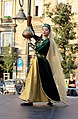 Кримська татарка танцює танець «Хайтарма» на Міжнародному фестивалі вуличних театрів у Кракові