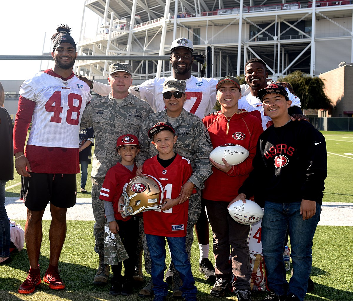 File:Fred Warner 49ers 2018 (cropped).jpg - Wikipedia