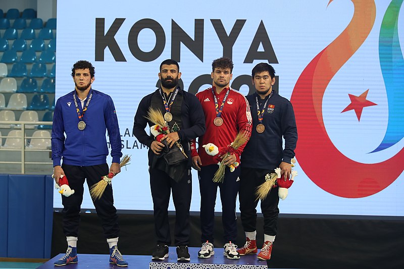 File:5. Islamic Solidarity Games 2021 Konya Men Weightlifting 86kg Medal Ceremony 20220811.jpg