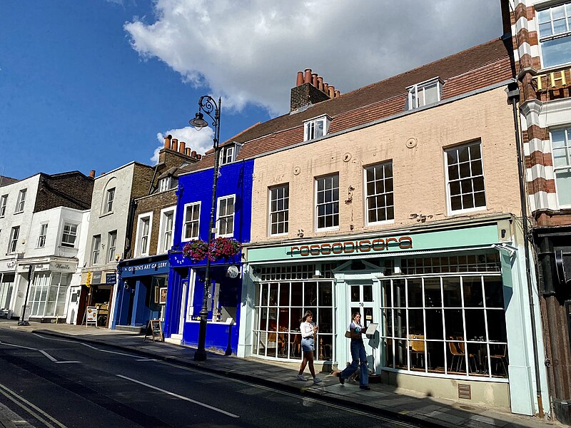 File:70-76 Heath Street, Hampstead, August 2022.jpg