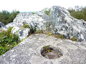 Summit Roc'h Toullaëron a jeho geodetický terminál.