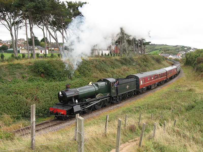 File:7802 Bradley Manor on curve at Watchet on West Somerset Railway (5950760935).jpg