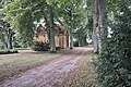 Friedhof, Umfassungsmauer mit Toranlage, Wegführung, Mausoleum Münter, Erbbegräbnis Oldenburg, historische Grabzeichen, Aufbahrungskapelle (19. Jahrhundert), Aufbahrungskapelle (20. Jahrhundert), Gedenkstätte für polnische Zwangsarbeiter