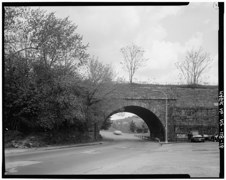 File:ARCH OVER NEPPERHAN AVENUE, SOUTH SIDE - Old Croton Aqueduct, Saw Mill River Culvert, Spanning Nepperhan Avenue, Yonkers, Westchester County, NY HAER NY,60-YONK,1A-13.tif