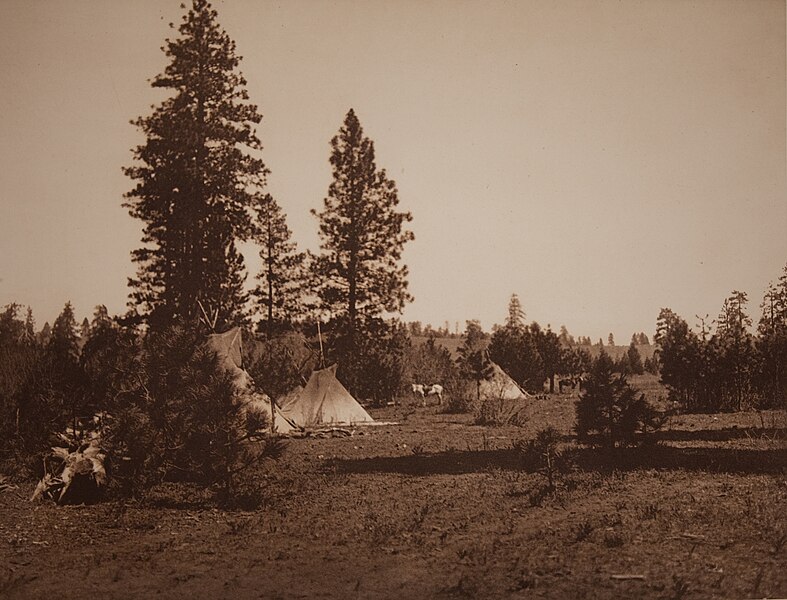 File:A Camp of the Yakama by Edward S Curtis MOPA2007 001 039.jpg