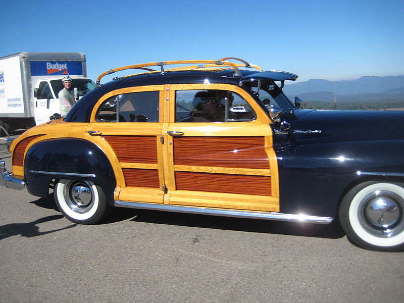 File:A classic "Woody" stops at Crater Lake (7983111188).jpg
