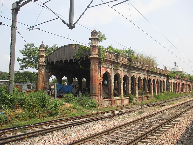 File:Abandoned train platform in Nazimabad,Uttarakhand, India WTK20150912-IMG 0416.jpg