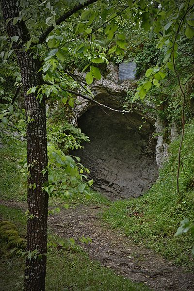 File:Abri préhistorique d'Aurignac - Grotte - 2016-05-22.jpg