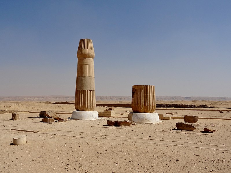 File:Amarna Kleiner Aton-Tempel 19.jpg