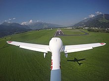 Anflug von Osten auf die Piste 26