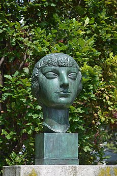 Buste d'Anna de Noailles par James Vibert à Vevey (Suisse). (définition réelle 3 115 × 4 703)