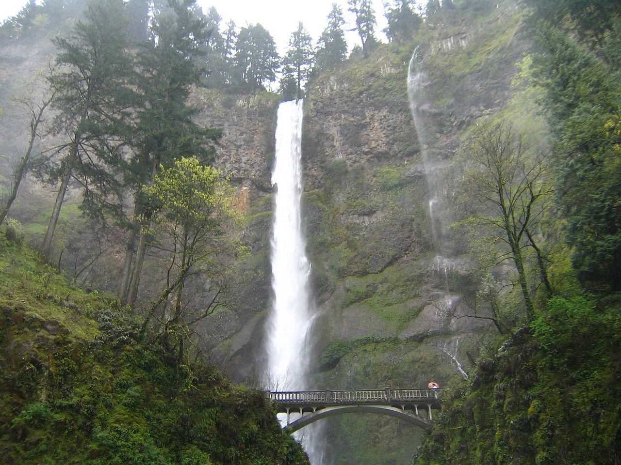 ファイル April 17 05 Multnomah Falls Oregon United States Jpg Wikipedia
