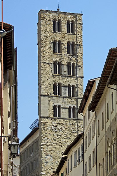 File:Arezzo Campanile - Santa Maria della Pieve.jpg