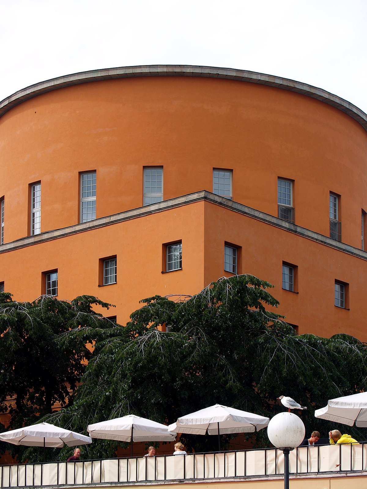 File:Asplund Stockholms stadsbibliotek 01 (photo by Seier on Flickr).jpg - Wikimedia Commons