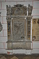 äußerstes nördliches Seitenschiff; Epitaph für Ulrich von Riedheim (†25. Dezember 1585), Kreuzigung mit Stifter und Wappen Riedheim, mit Ahnenprobe Riedheim, Bodman, Landau, Closen, Freyberg, Senge, Thumb, Klingenberg. Aufsatz: Gottvater und hl. Andreas und Johannes der Evangelist.