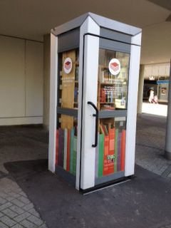 Datei:Bücherschrank Pforzheim.jpg