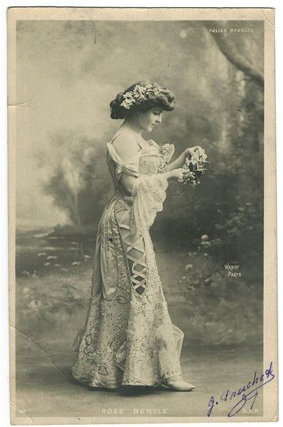 File:BERYLE, Rose SIP. 5016. Folies Bergére. Photo Waléry.jpg