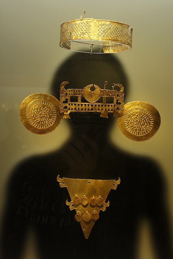 The mummies of the higher classes were decorated with golden crowns, earrings and noserings