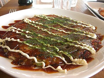 Okonomiyaki au fromage et jambon cru.