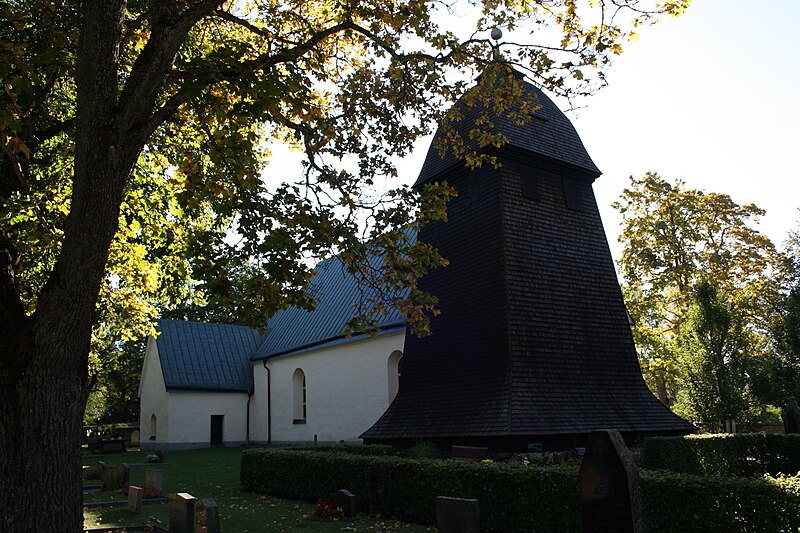 File:Badelunda kyrka, Västerås.jpg