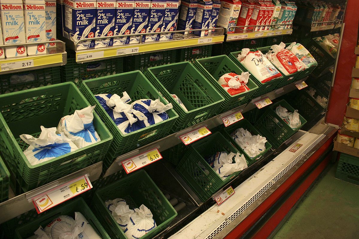 cashier pours milk in bag｜TikTok Search