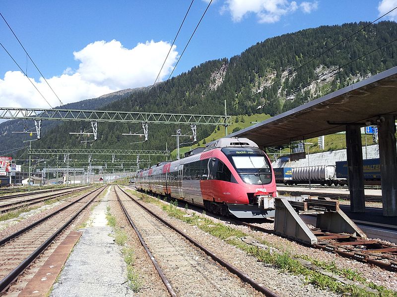 800px-Bahnhof_Brenner_20130830_%C3%96BB_