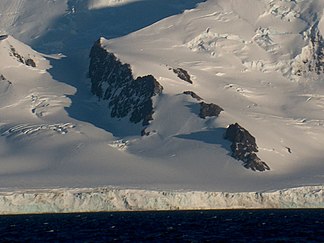 Udsigt fra Bransfield Strædet til Balchik Ridge (forgrund: Bojana Glacier)