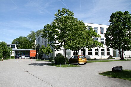 Schule am Harthof, im Film die neue Schule von Hanna