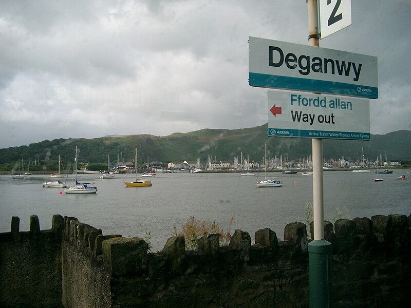 File:Benkid77 Deganwy station 1 220709.JPG