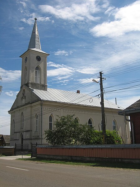 File:Biserica evanghelica din Fratautii Vechi1.jpg