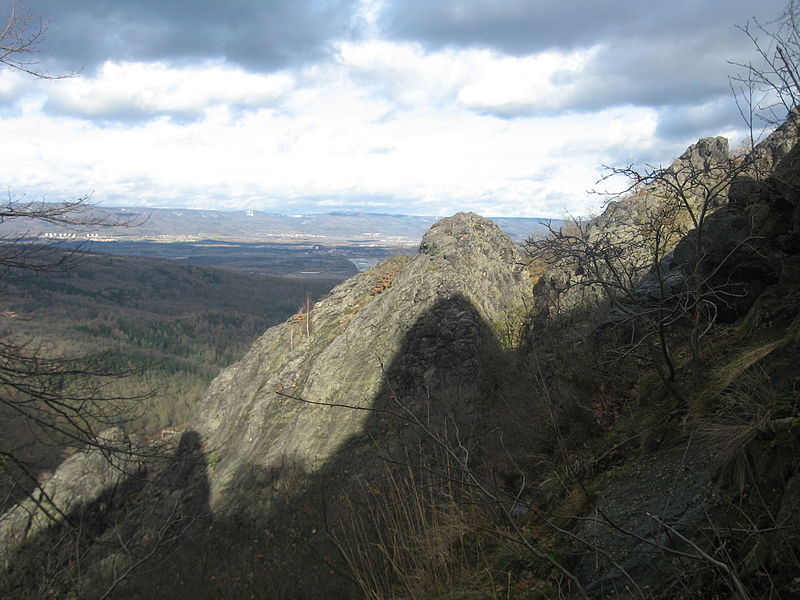 File:Bořeň stíny.JPG