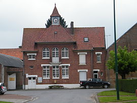 Bouvincourt-en-Vermandois'deki belediye binası ve okul
