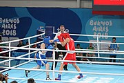 Deutsch: Boxen bei den Olympischen Jugendspielen 2018 Tag 12, 18. Oktober 2018 - Finale Leichtgewicht Mädchen – Oriana Saputo (Argentinien, blau) schlägt Emma Lawson (Australien, rot) 5-0; Ringrichter ist José Romero (Spanien). English: Boxing at the 2018 Summer Youth Olympics on 18 October 2018 – Girls' lightweight Bronze Medal Bout – Oriana Saputo (Argentina, blue) wins over Emma Lawson (Australie, red) 5-0; Referee is José Romero (Spain). Español: Boxeo en los Juegos Olímpicos Juveniles de Verano de 2018 en 18 de octubre de 2018 - Combate de medalla de bronce de las niñas: Oriana Saputo (Argentina, azul) gana a Emma Lawson (Australie, roja) 5-0; Árbitro es José Romero (España).