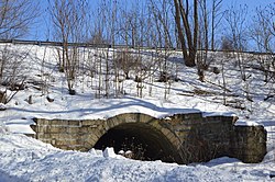 Portage Township'te snow.jpg ile köprü