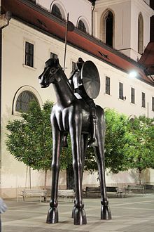Brno, Moravské náměstí - jezdecká socha Jošta v noci (8264).jpg