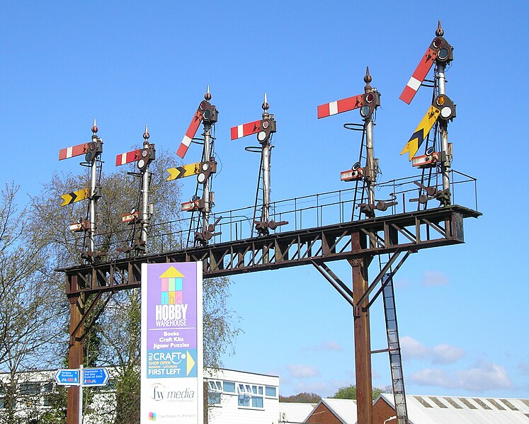 File:Brunel Road semaphore signals, 30 April 2013.jpg