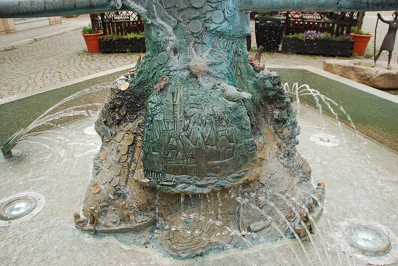 File:Brunnen Sieben Raben Frankfurt Oder (18).JPG