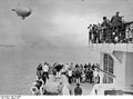 Bundesarchiv Bild 102-10267, Landung eines Luftschiffes auf der "Bremen".jpg