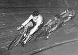 Harry Seidel als Radrennfahrer an zweiter Position beim „Großen Preis der Berliner Zeitung“ 1958