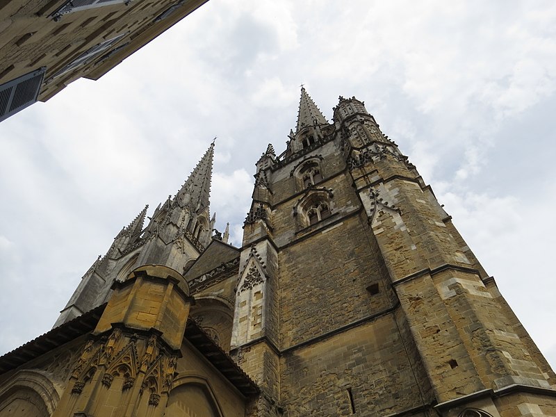 File:Catedral de Santa María de Bayona.jpg