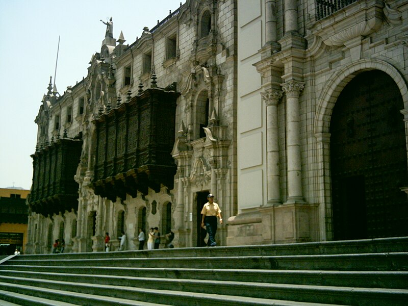 File:Catedral y Palacio del Arzobispado.jpg